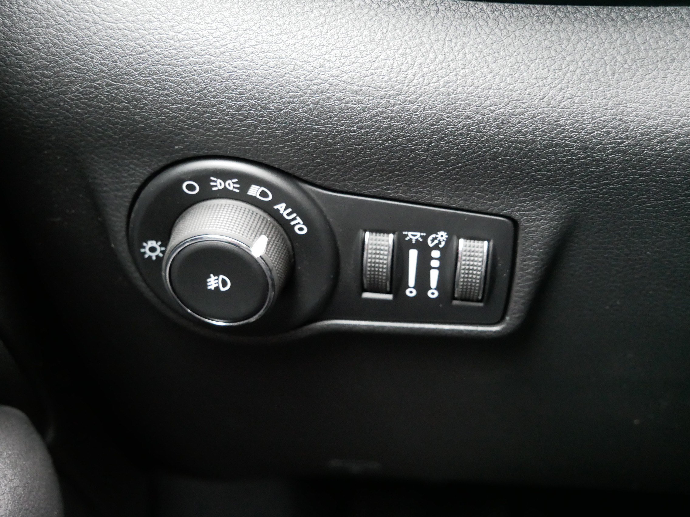 New 2026 Jeep Compass Latitude AWD/4WD image 18