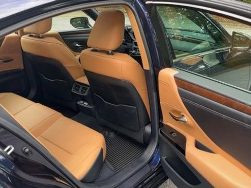 Used 2025 Lexus ES 350 w/ Premium Package FWD image 12