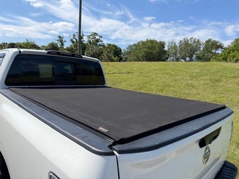 Used 2017 Nissan Titan SV image 13