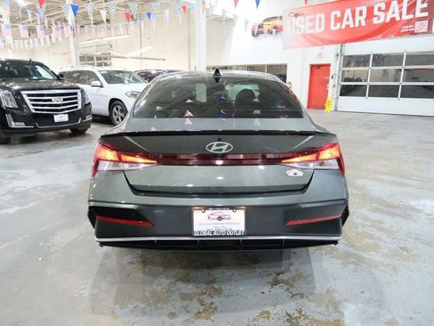 Used 2025 Hyundai Elantra Sport image 9