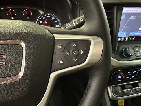 Certified 2023 GMC Acadia SLT w/ Preferred Package image 11