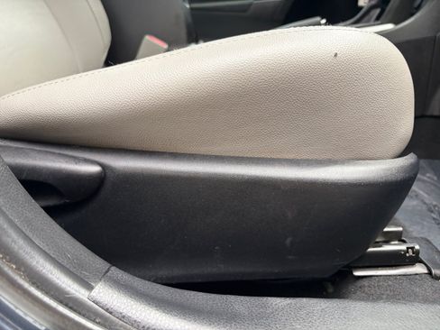 Used 2016 Toyota Corolla LE FWD image 29