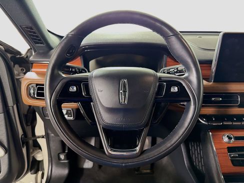 Used 2022 Lincoln Aviator Reserve w/ Equipment Group 201A AWD/4WD image 13