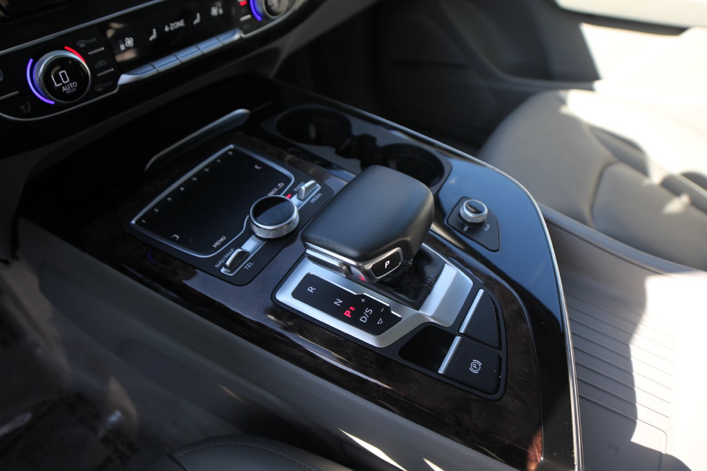 Used 2018 Audi Q7 3.0T Prestige AWD/4WD image 32