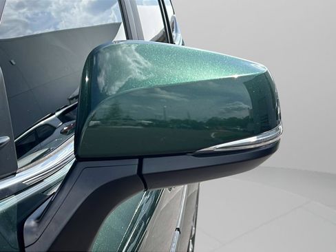 Used 2023 Toyota Highlander XLE FWD image 11