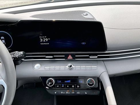Used 2023 Hyundai Elantra SEL w/ Convenience Package FWD image 6