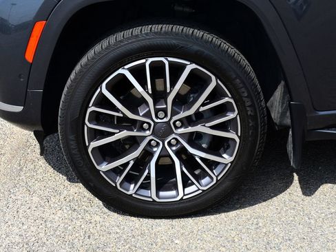 Used 2022 Jeep Grand Cherokee L Summit AWD/4WD image 6