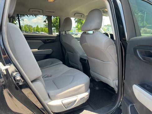 Used 2023 Toyota Highlander L image 21