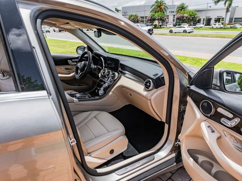 Used 2022 Mercedes-Benz GLC 300 image 34