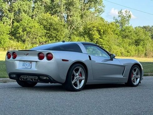 Used 2005 Chevrolet Corvette Coupe w/ Preferred Equipment Group RWD image 11