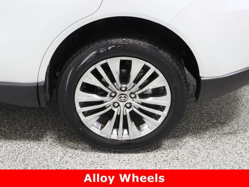 Used 2024 Toyota Venza LE image 10