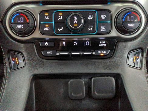 Used 2020 Chevrolet Suburban LT AWD/4WD image 21