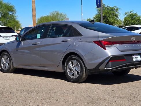 Used 2026 Hyundai Elantra SE FWD image 6