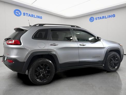 Used 2017 Jeep Cherokee Trailhawk AWD/4WD image 10