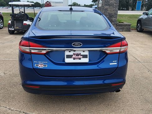 Used 2018 Ford Fusion SE w/ Equipment Group 201A FWD image 6