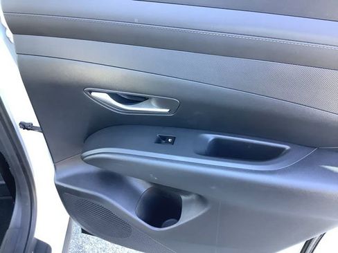 Used 2025 Hyundai Tucson SE image 19