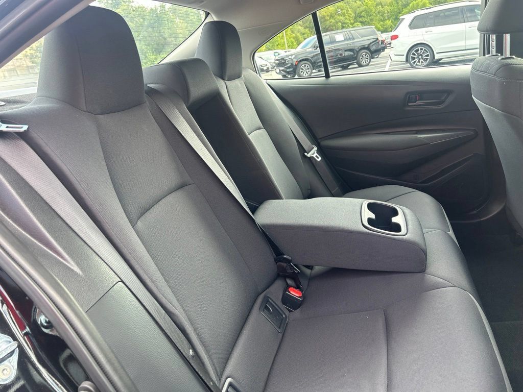 Used 2025 Toyota Corolla LE FWD image 34