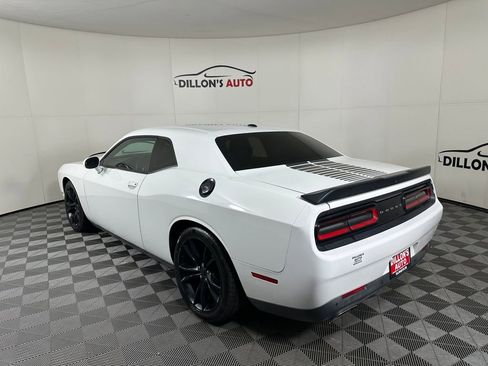 Used 2016 Dodge Challenger SXT w/ Blacktop Package image 4