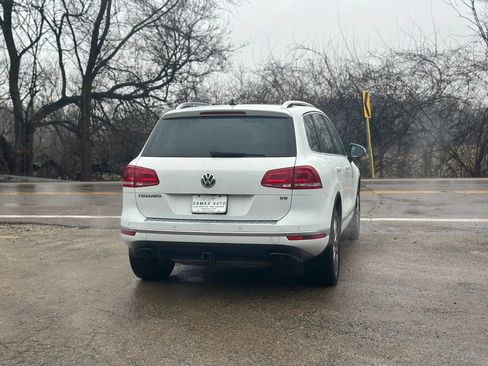 Used 2016 Volkswagen Touareg VR6 image 10