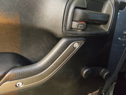 Used 2017 Jeep Wrangler Unlimited Sport w/ Connectivity Group image 27