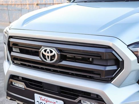Used 2025 Toyota Tacoma SR5 AWD/4WD image 6