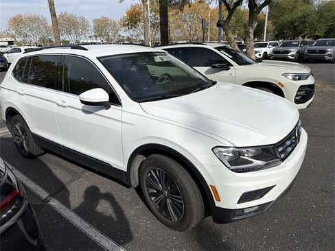Used 2018 Volkswagen Tiguan SEL image 3