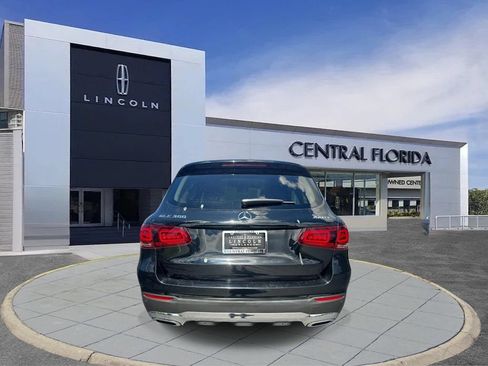 Used 2022 Mercedes-Benz GLC 300 4MATIC image 4