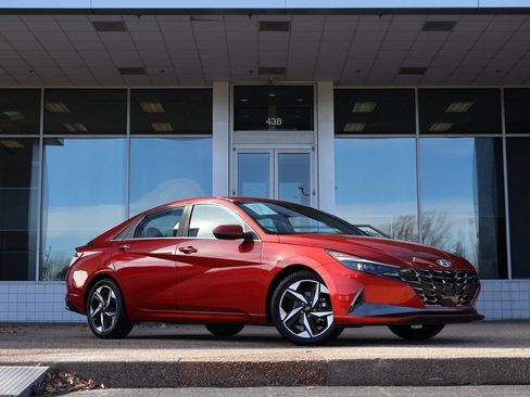 Certified 2022 Hyundai Elantra Limited image 2