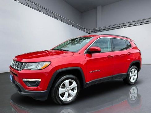 Used 2019 Jeep Compass Latitude w/ Popular Equipment Group AWD/4WD image 11