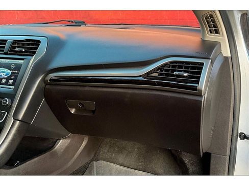 Used 2016 Ford Fusion SE w/ Equipment Group 202A image 17