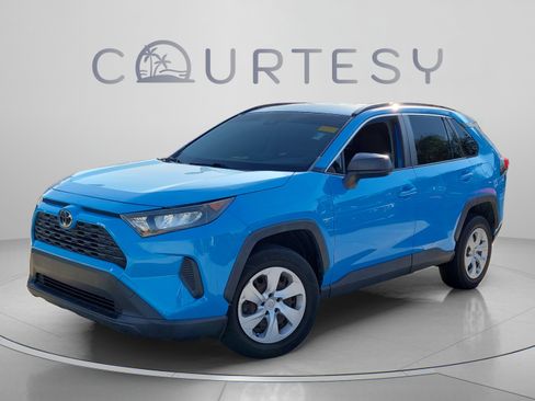 Used 2019 Toyota RAV4 LE FWD image 1