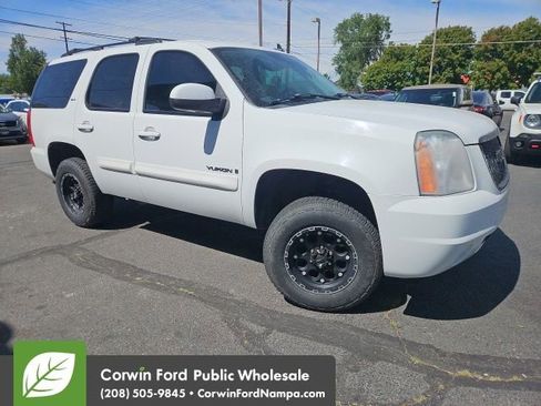 Used 2008 GMC Yukon SLT w/ SLT Preferred Equipment Group AWD/4WD image 1