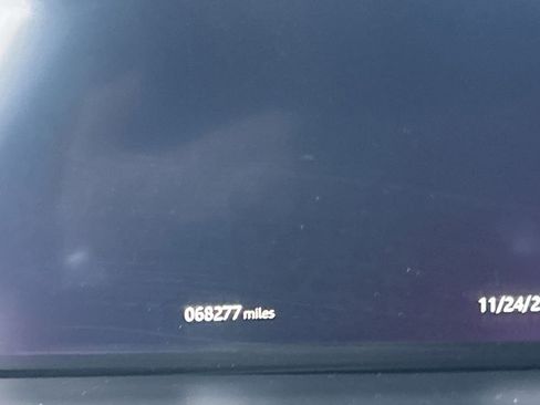 Used 2020 Land Rover Discovery Landmark image 10