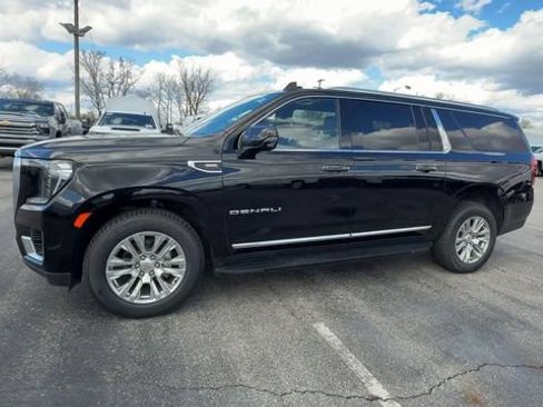 Used 2024 GMC Yukon XL Denali AWD/4WD image 4