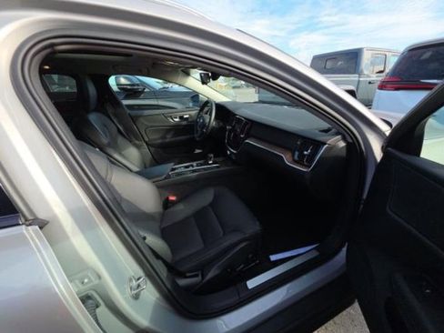 Used 2025 Volvo V60 B5 Cross Country Plus AWD/4WD image 4