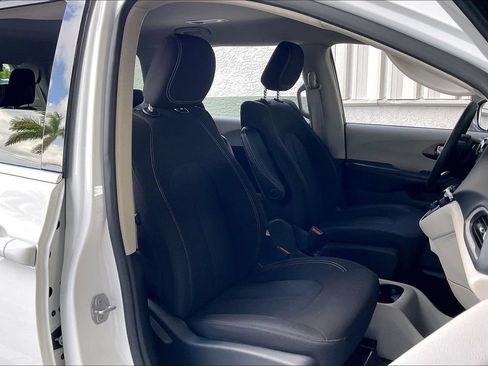Used 2023 Chrysler Voyager LX FWD image 23