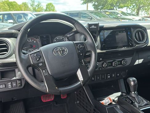 Used 2019 Toyota Tacoma TRD Off-Road w/ Technology Package AWD/4WD image 13