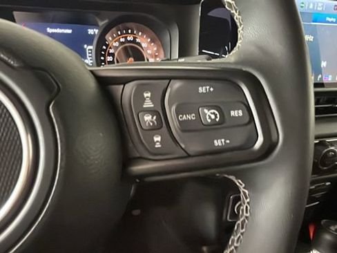 Used 2025 Jeep Wrangler Unlimited Sport AWD/4WD image 16