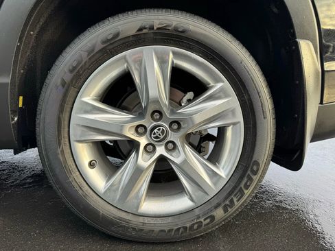 Used 2018 Toyota Highlander Limited image 16