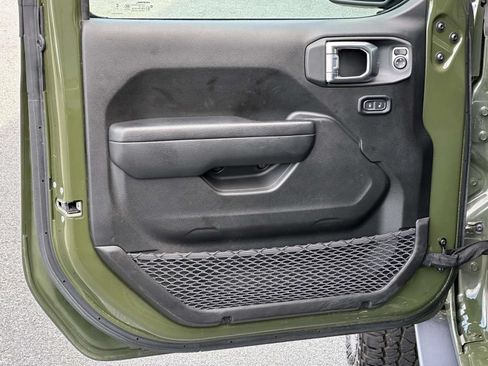 Used 2024 Jeep Wrangler Unlimited w/ Convenience Group AWD/4WD image 16
