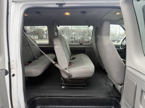 Used 2011 Ford E-350 and Econoline 350 XLT image 17