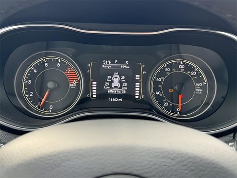 Used 2022 Jeep Cherokee Latitude image 11