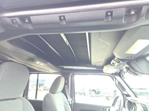 Used 2025 Jeep Wrangler Unlimited Sahara w/ Safety Group image 37