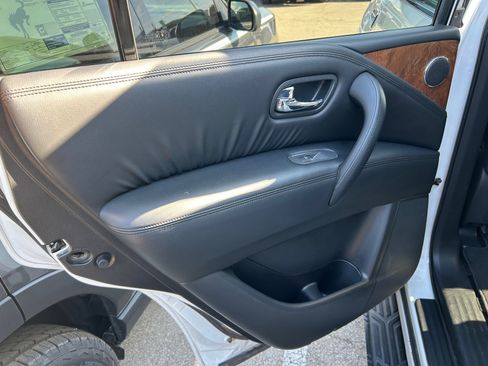 Used 2024 Nissan Armada SL w/ Captain's Chairs Package image 32