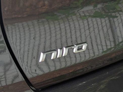 Used 2022 Kia Niro EX Premium w/ Cold Weather Package FWD image 6