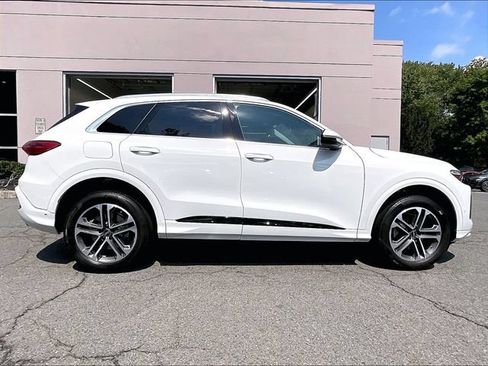 Certified 2025 Audi Q5 Premium w/ Convenience Package AWD/4WD image 9