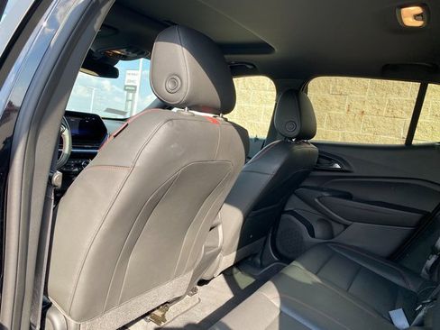 Used 2024 Chevrolet Trax RS w/ Sunroof Package image 11