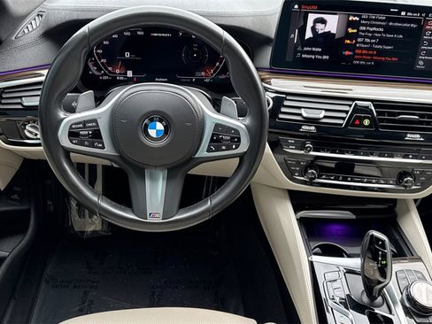 Used 2022 BMW M550i xDrive w/ Executive Package image 17