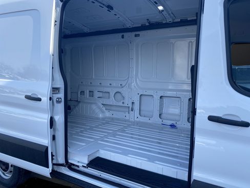 New 2026 Ford Transit 250 148 Medium Roof RWD image 25