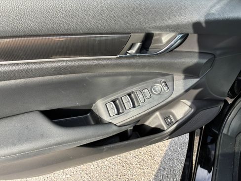 Used 2022 Honda Accord Sport image 6